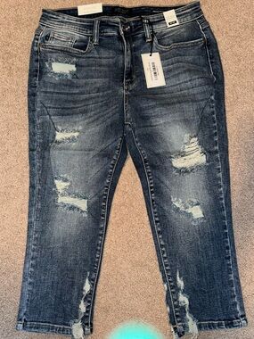 Distressed Judy Blue Mid Rise Capris
